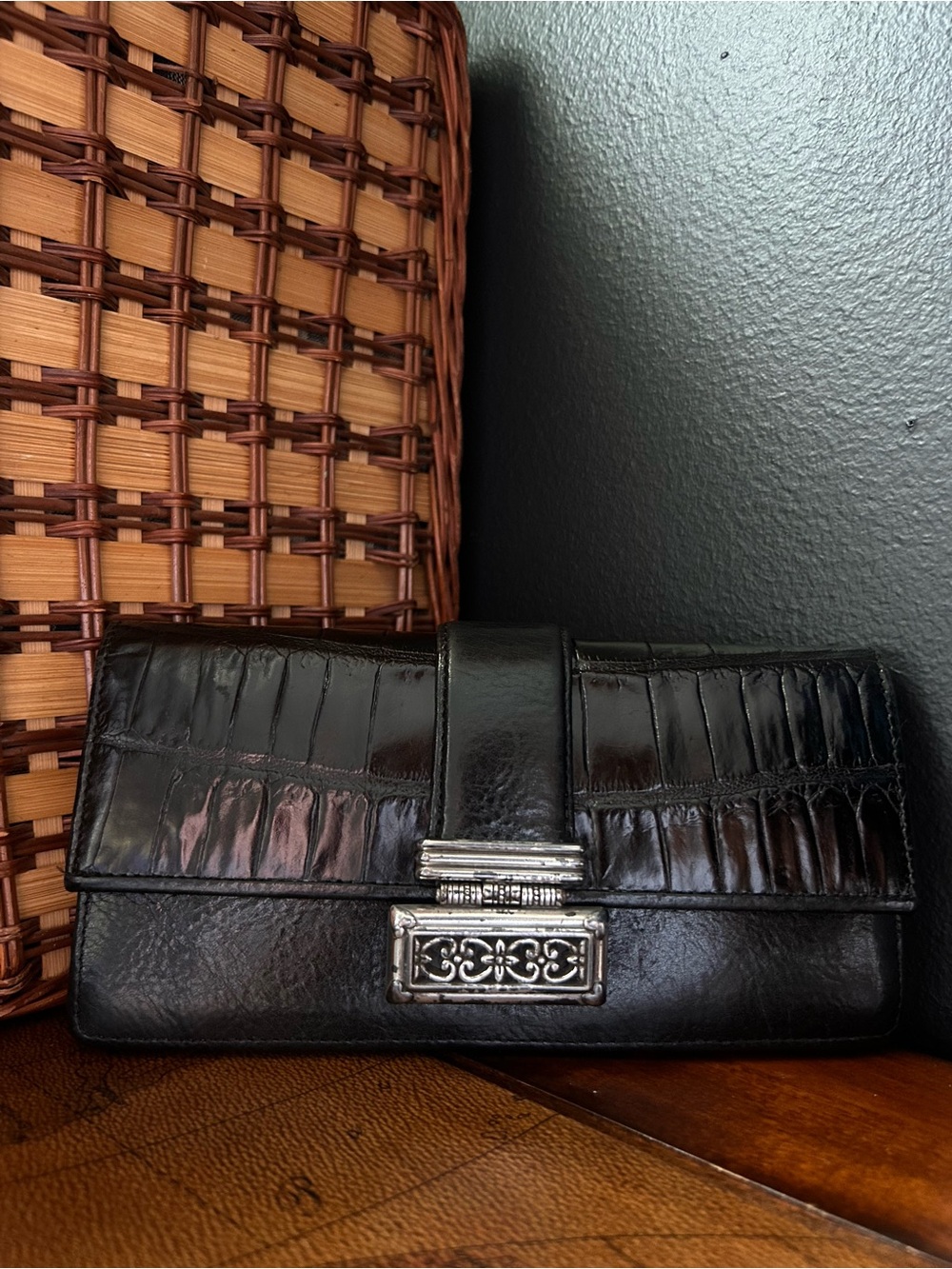 vintage Brighton croc-embossed black leather crossbody wallet - Picture 3 of 16